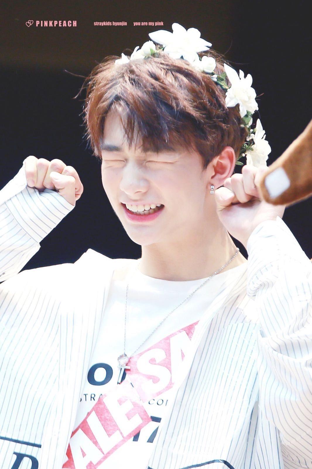 Hyunjin Wallpapers.jpg