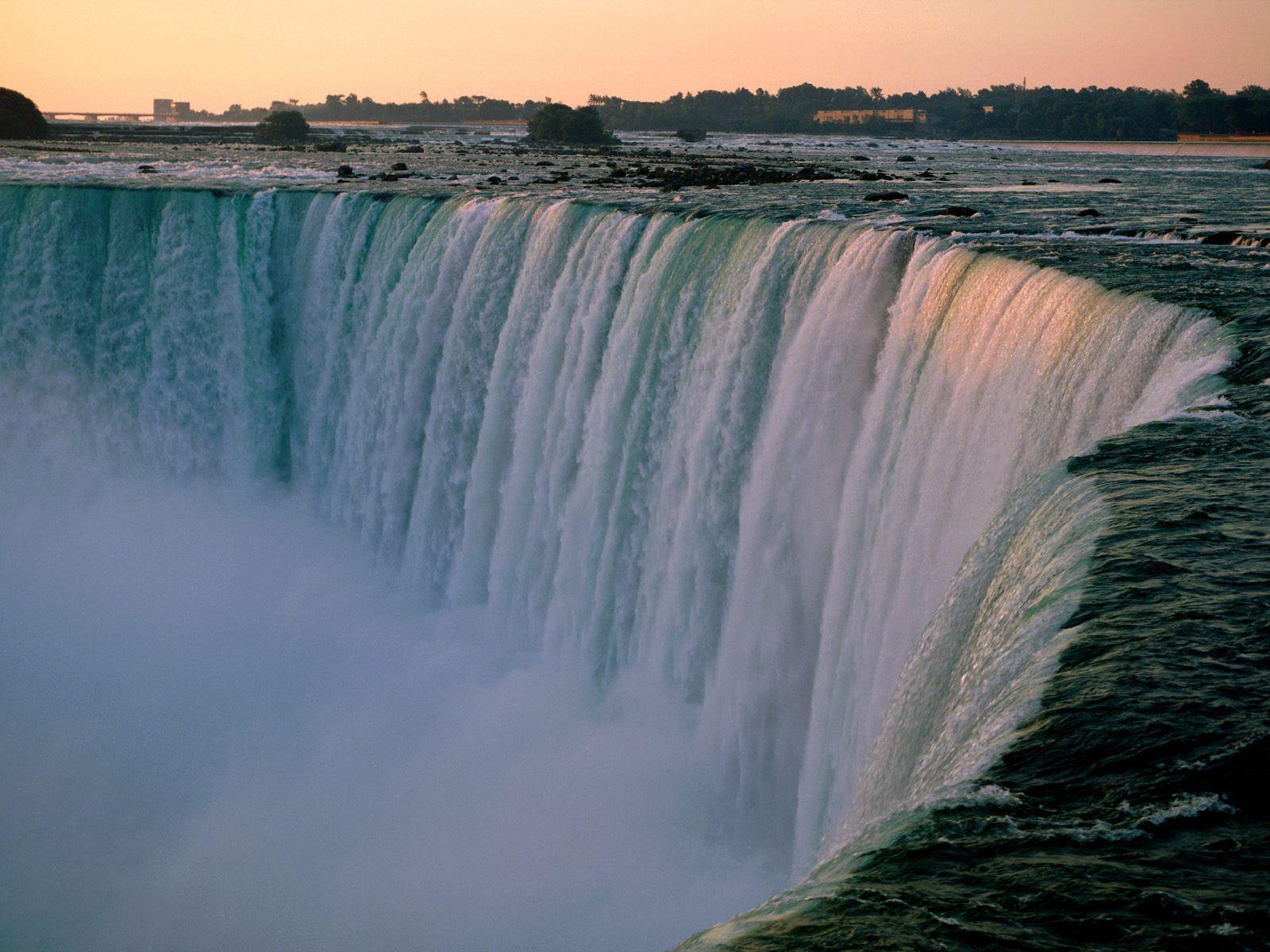 Niagara Falls Wallpaper.jpg