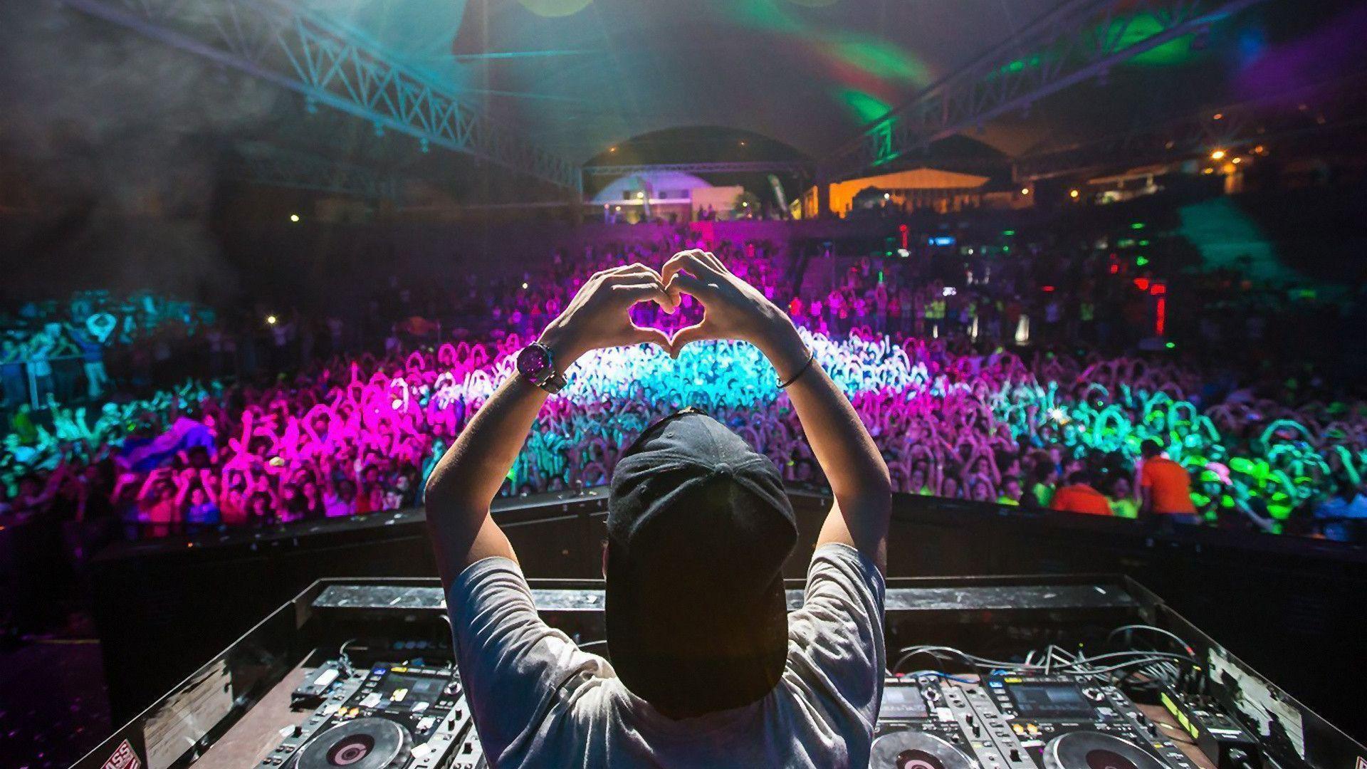 DJ Picture.jpg