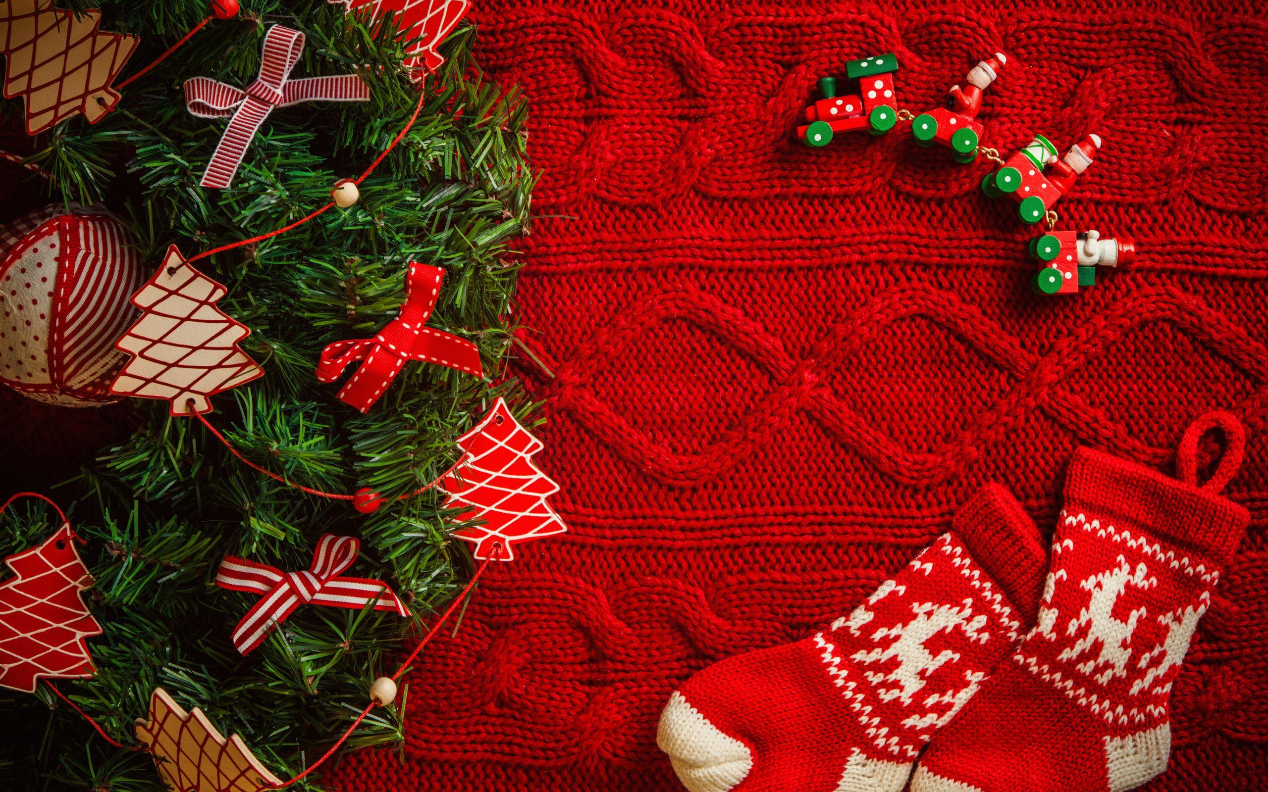 Holiday Wallpaper.jpg