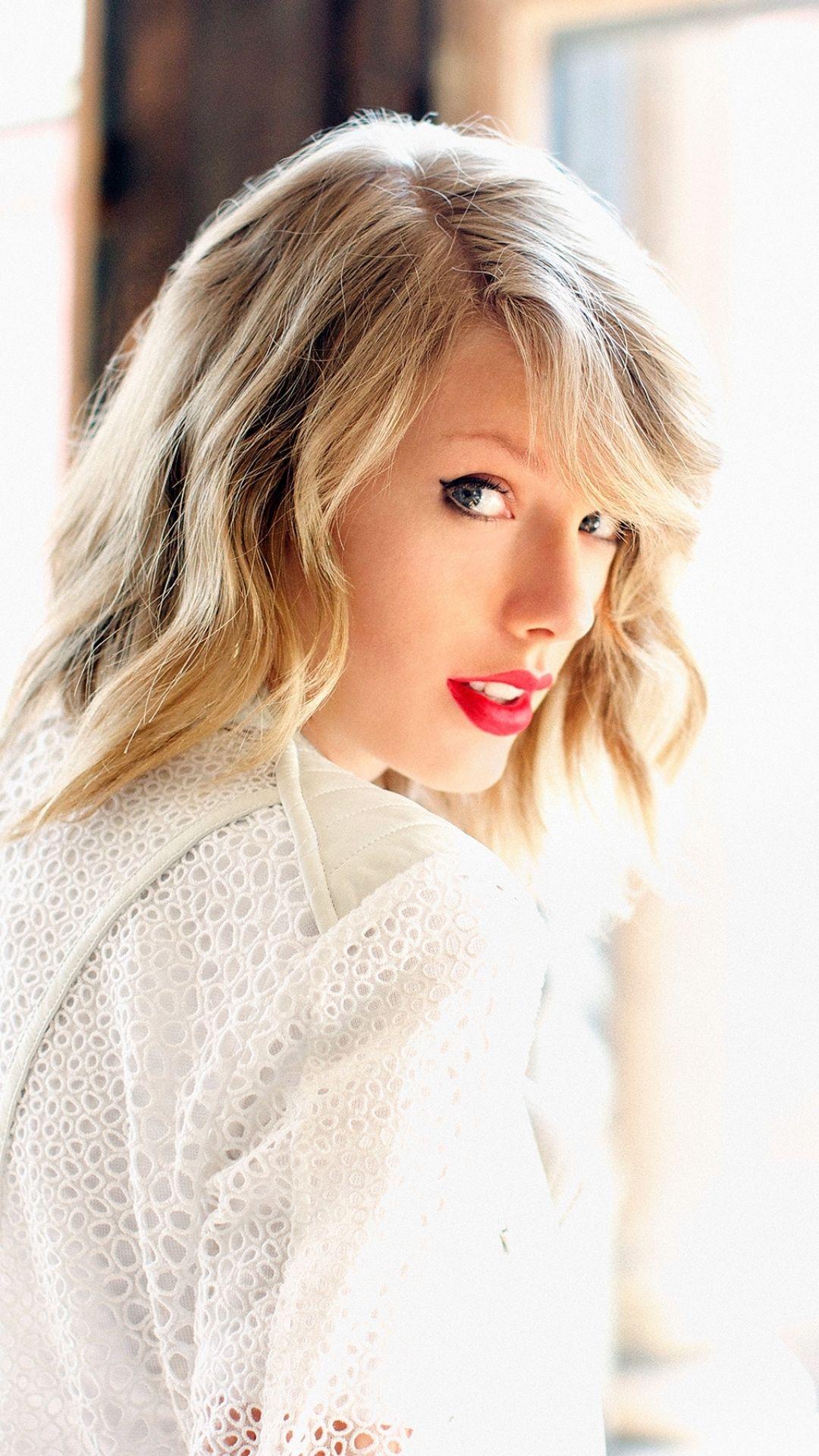 Taylor Swift Phone Pictures.jpg
