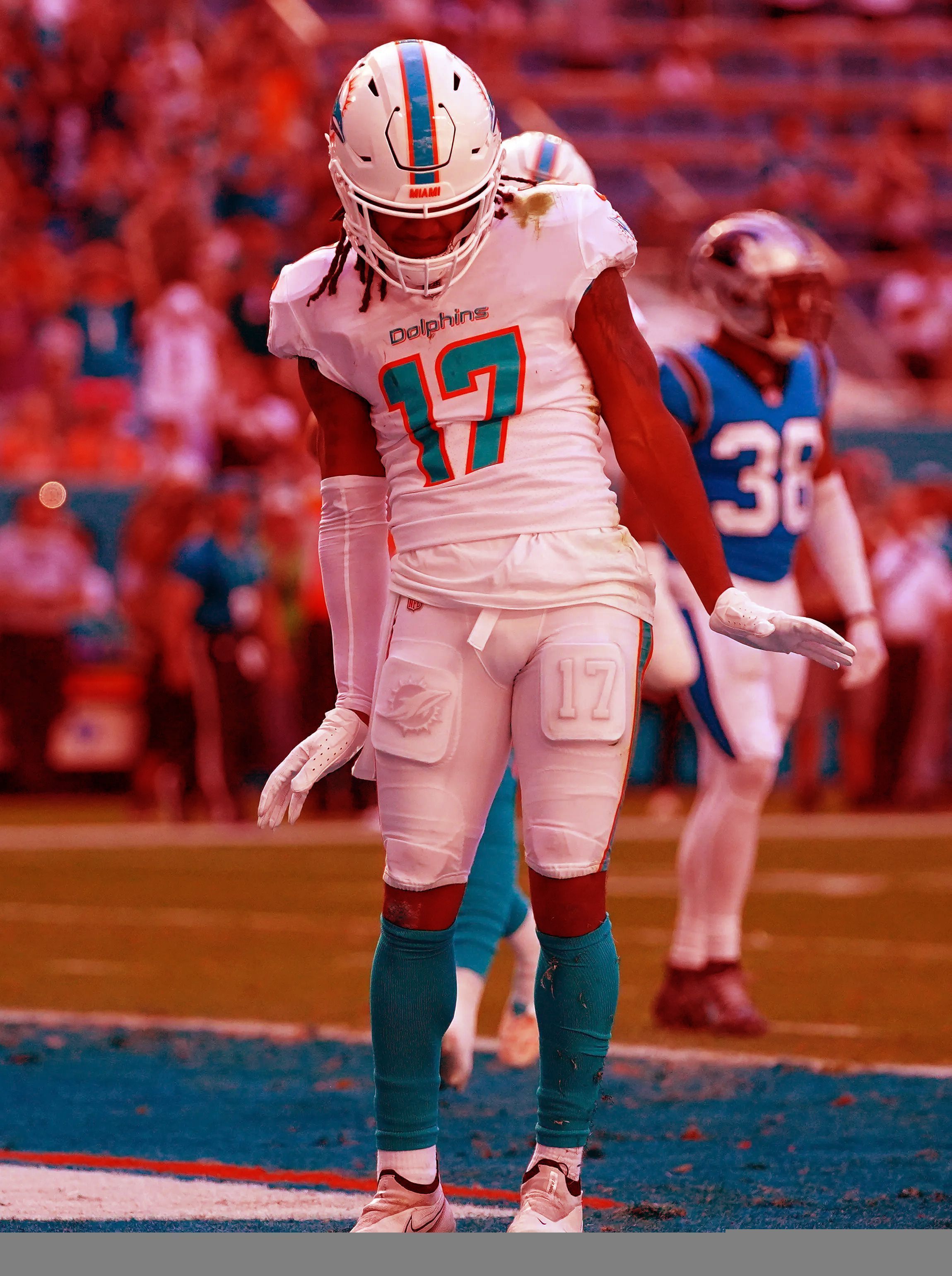 Jaylen Waddle Picture.jpg