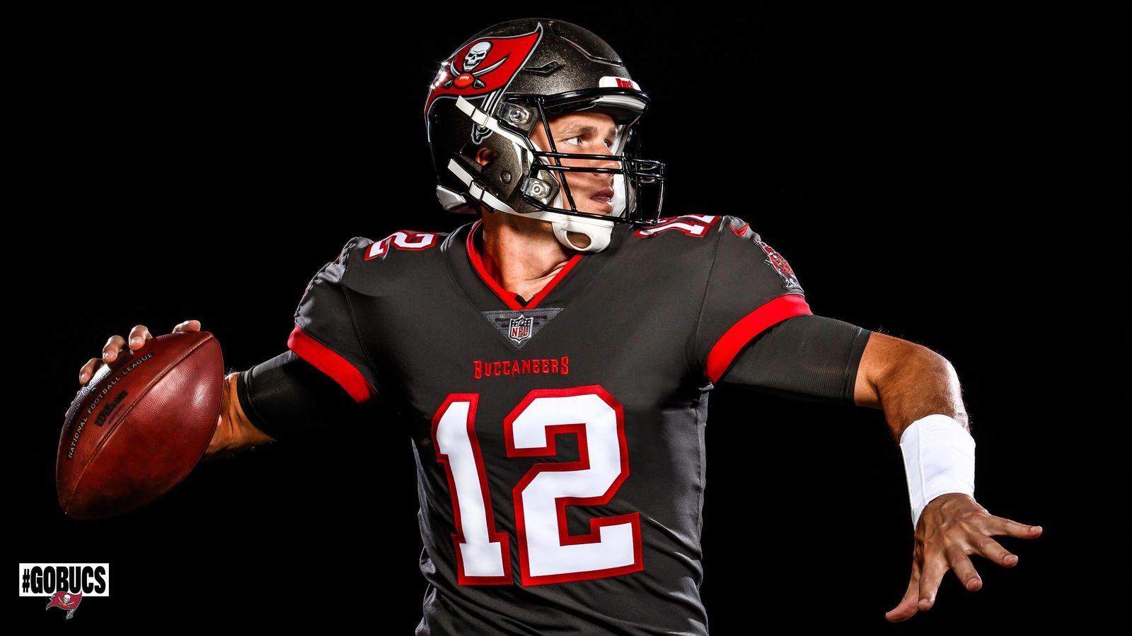 Tom Brady Buccaneers picture.jpg